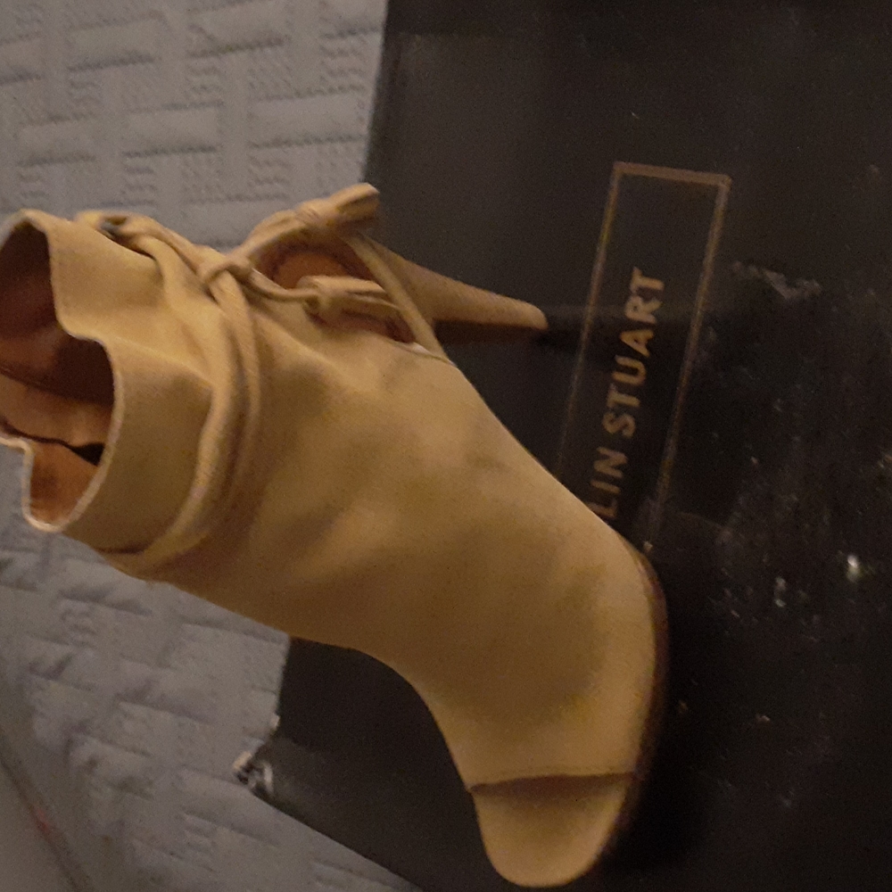 Shoes - Picture 3 of 4